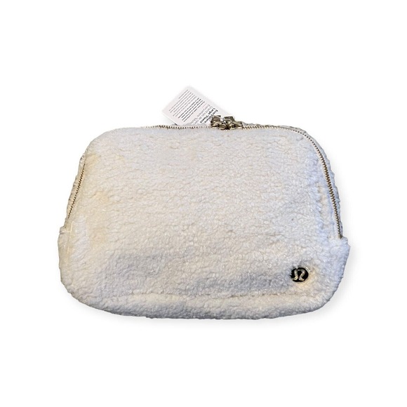 lululemon athletica Handbags - Lululemon Everywhere Belt Bag Large Fleece - White Opal Gold LU9BDUS